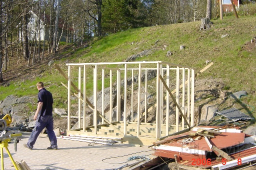 Väggreglar 1.JPG - Börjar se formen på huset...